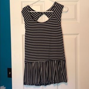 Maurice’s shirt size medium